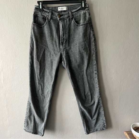 Abercrombie & Fitch Denim - Abercrombie and Fitch Black The Ankle Straight Ultra HR Curve Love Jeans Size 4S